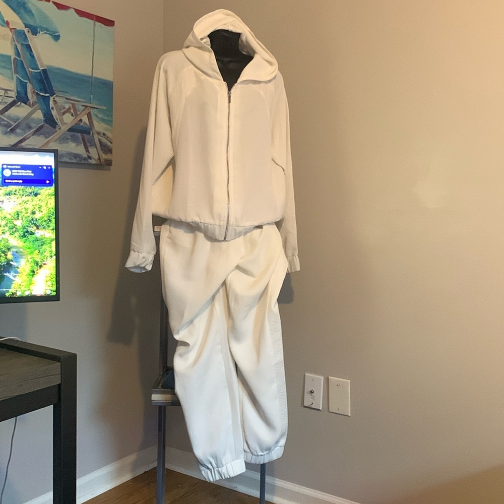 Bebe Jogging white jacket and paints set NWT
